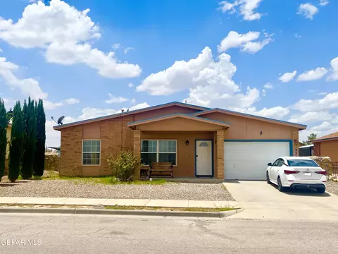925 Brezo St, Horizon City, TX 79928