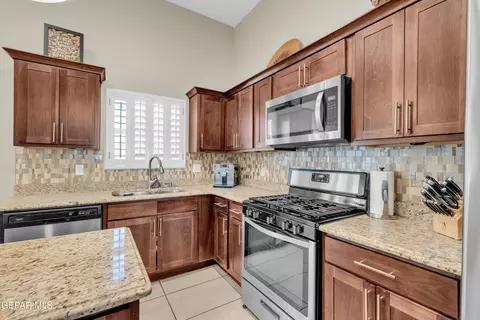 Kitchen - 6068 Rivet Pl, El Paso, TX 79932 photo 2 of 4