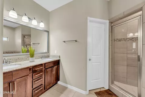 Bath - 6068 Rivet Pl, El Paso, TX 79932 photo 2 of 6