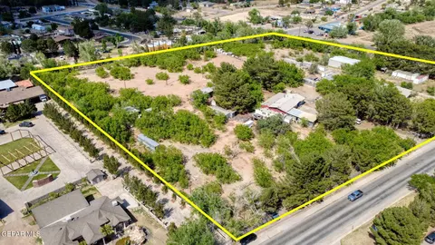 587 Bauman Rd, Socorro, TX 79927