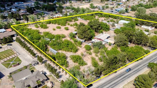 587 Bauman Rd, Socorro, TX 79927