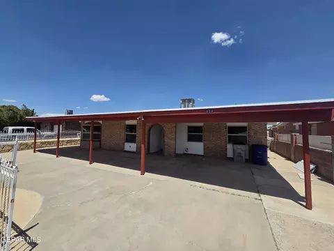 350 Hourglass Dr, El Paso, TX 79915