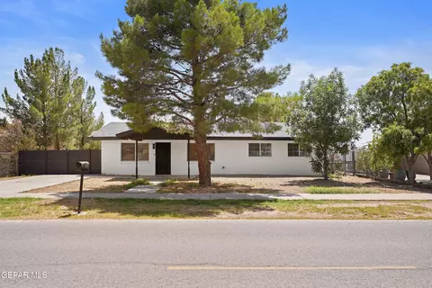 10736 Donna Marie Dr, Socorro, TX 79927