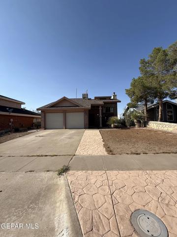 11777 Henry Phipps Dr, El Paso, TX 79936