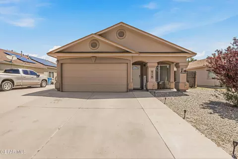 616 Villas Del Valle Rd, Socorro, TX 79927