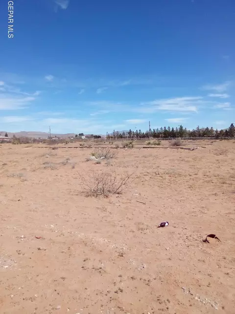 4920 Fort Defiance Dr, El Paso, TX 79938