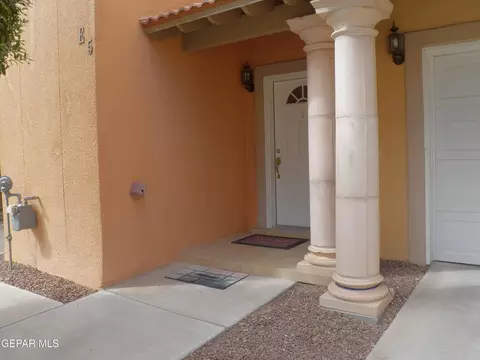 3150 N Yarbrough Dr #E5, El Paso, TX 79935