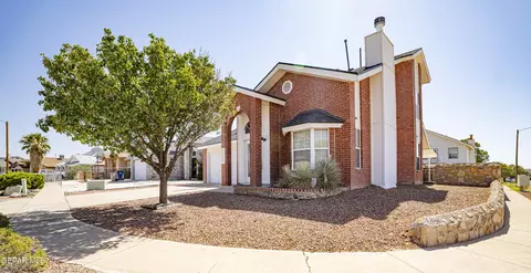 11000 Thatcher Pond Ln, El Paso, TX 79934