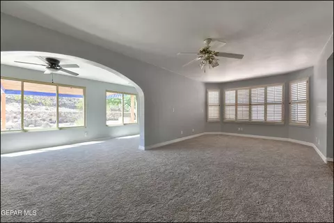 708 Villa Flores Dr, El Paso, TX 79912