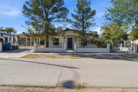 11574 La Poblana Dr, Socorro, TX 79927