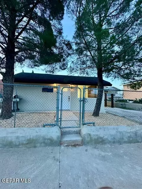 3825 Pierce Ave, El Paso, TX 79930