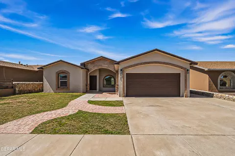 1043 Chris Forbes Cir, Socorro, TX 79927