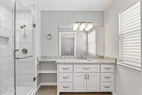 Bath - 744 El Parque Dr, El Paso, TX 79912 photo 4 of 6