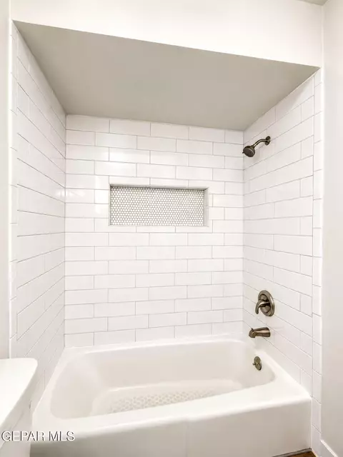 Bath - 744 El Parque Dr, El Paso, TX 79912 photo 3 of 6