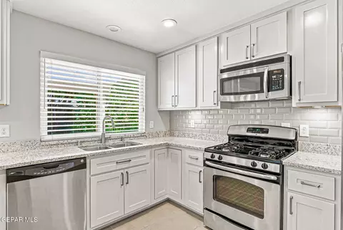 Kitchen - 744 El Parque Dr, El Paso, TX 79912 photo 8 of 10