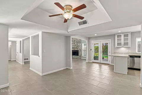 Entry Way - 744 El Parque Dr, El Paso, TX 79912 photo 3 of 6