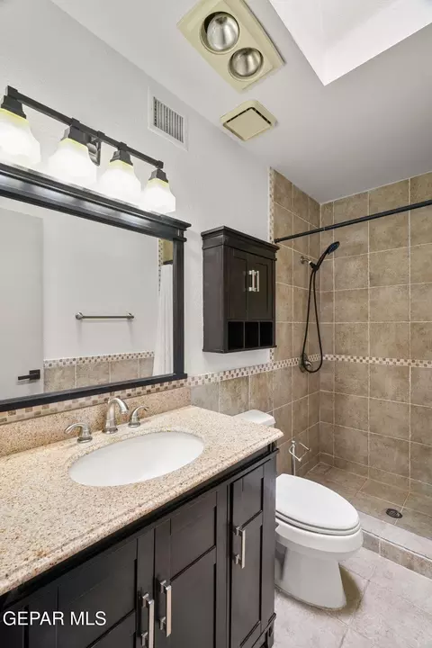 Bath - 773 Villa Vanessa Dr, El Paso, TX 79912 photo 2 of 2