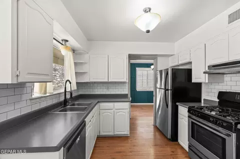 Kitchen - 773 Villa Vanessa Dr, El Paso, TX 79912 photo 1 of 5