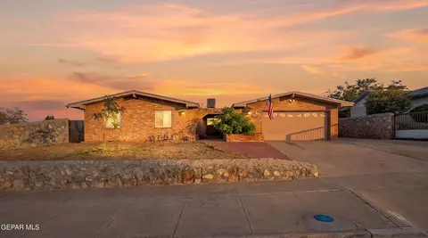 10732 Vista Lomas Dr, El Paso, TX 79935