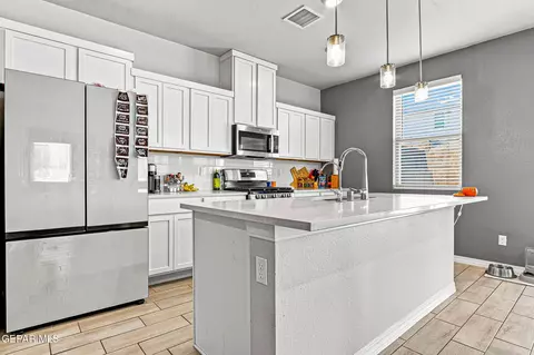 1649 Sam Dominguez, El Paso, TX 79928
