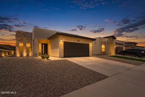 621 Paseo Dulce Ave, Horizon City, TX 79928