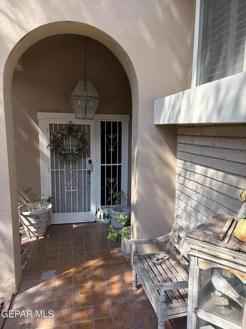5817 Mira Serena Dr, El Paso, TX 79912