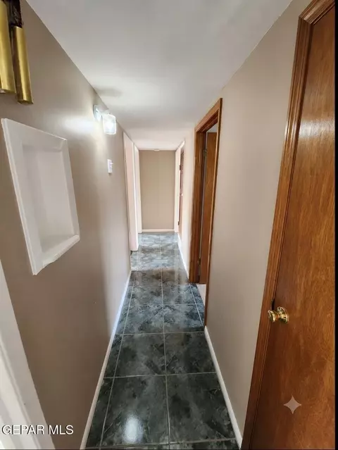 Entry Way - 708 E Washington St, Anthony, TX 79821 photo 1 of 2