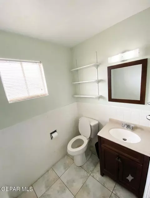 Bath - 708 E Washington St, Anthony, TX 79821 photo 1 of 1