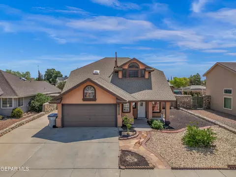 1462 Dos Deannas Dr, El Paso, TX 79936