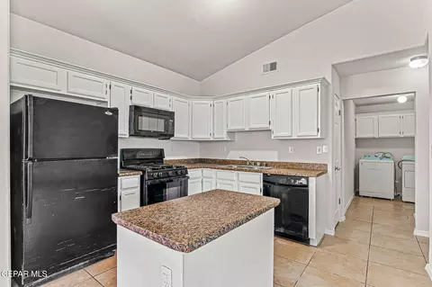 Kitchen - 3229 Perla Point Dr, El Paso, TX 79938 photo 1 of 4