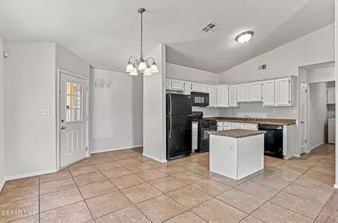Kitchen - 3229 Perla Point Dr, El Paso, TX 79938 photo 3 of 4
