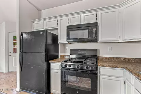 Kitchen - 3229 Perla Point Dr, El Paso, TX 79938 photo 4 of 4