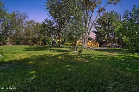 810 Fairway Cir, El Paso, TX 79922