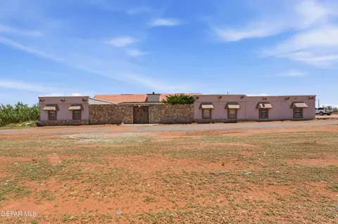 5566 Desert Willow Dr, El Paso, TX 79938
