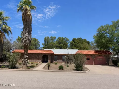 416 Penroy Ln, Horizon City, TX 79928