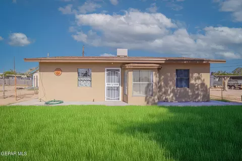 611 Delhi Dr, Socorro, TX 79927