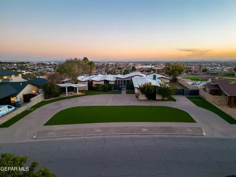 9772 Eastridge Dr, El Paso, TX 79925