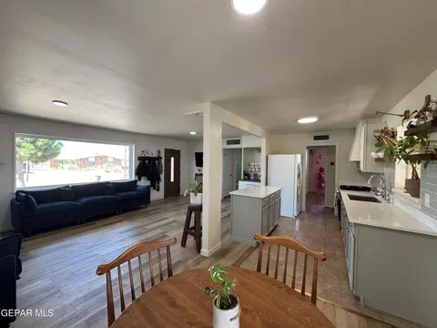 3614 Titanic Ave, El Paso, TX 79904