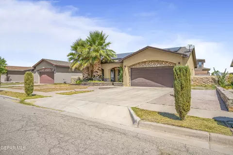 1136 Chris Forbes Cir, Socorro, TX 79927