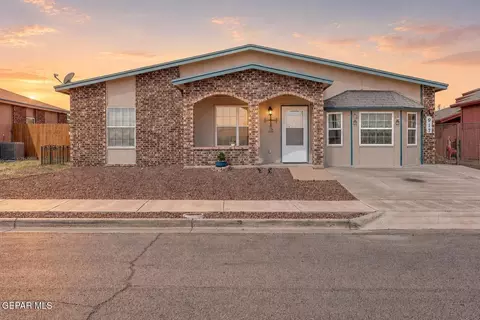 917 Brezo St, Horizon City, TX 79928