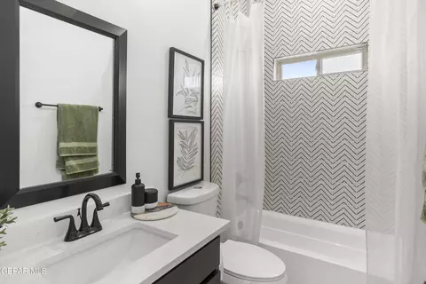 Bath - 3876 Bubble Pl, El Paso, TX 79938 photo 2 of 8