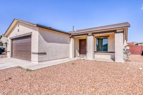 948 Villa Seca Dr, Horizon City, TX 79928