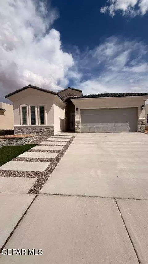 10895 Francisco Vaquera Dr, Socorro, TX 79927