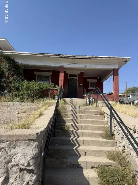 1824 E Cliff Dr, El Paso, TX 79902