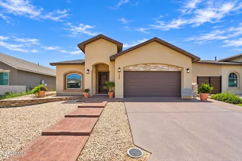 232 Flor Papagayo Way, Socorro, TX 79927