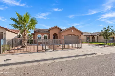 1109 Chris Forbes Cir, Socorro, TX 79927