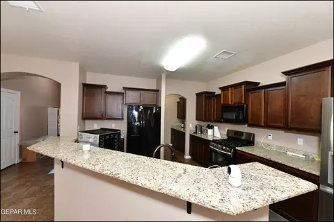 Kitchen - 11368 E Ranch Ct, El Paso, TX 79934 photo 2 of 4