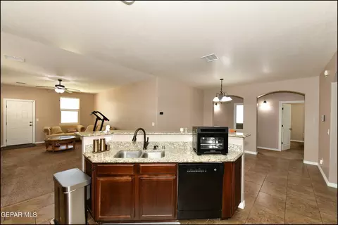Kitchen - 11368 E Ranch Ct, El Paso, TX 79934 photo 4 of 4