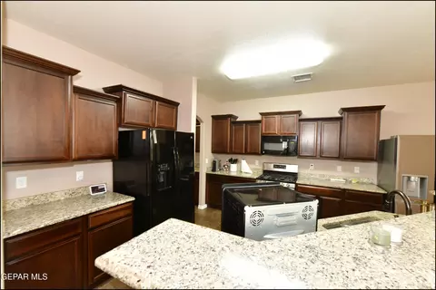 Kitchen - 11368 E Ranch Ct, El Paso, TX 79934 photo 1 of 4