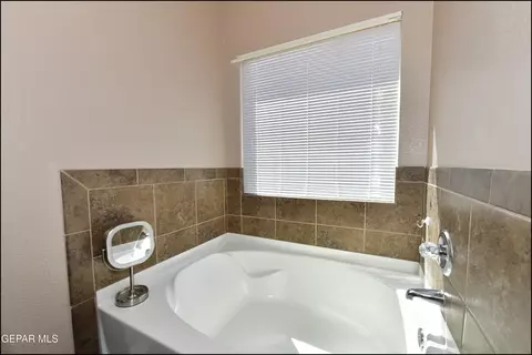 Bath - 11368 E Ranch Ct, El Paso, TX 79934 photo 7 of 8